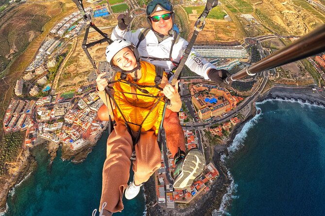 acrobatic-paragliding-tandem-flight-above-south-tenerife