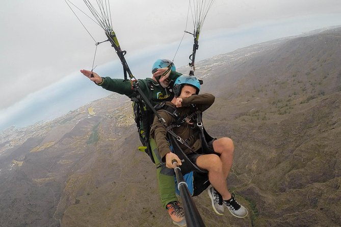 acrobatic-paragliding-tandem-flight-in-tenerife-south