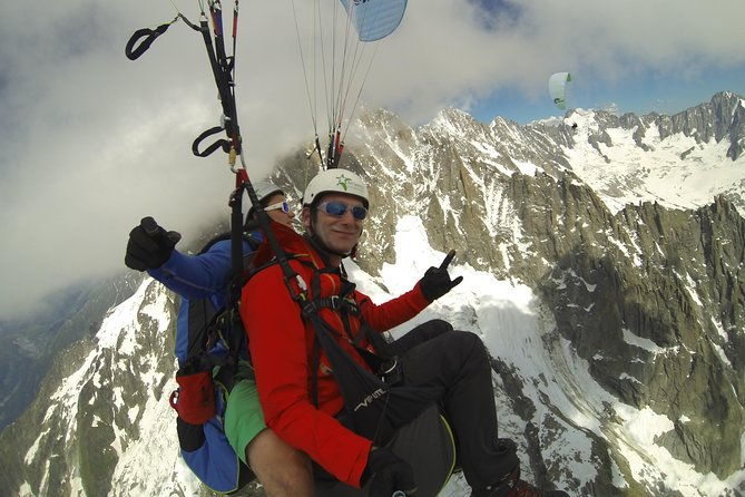 acrobatic-paragliding-tandem-flight-over-chamonix-2