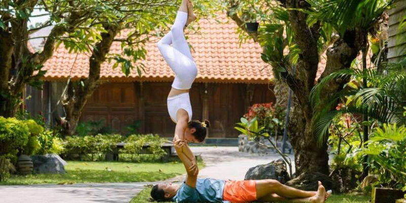 acroyoga-class