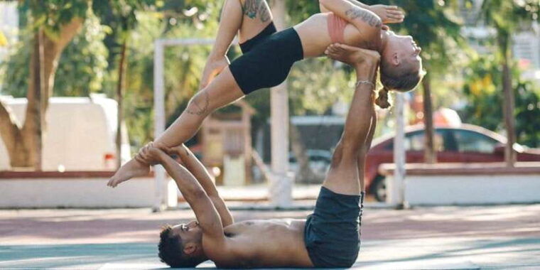 acroyoga-class