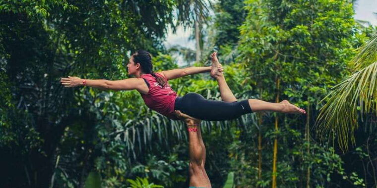 acroyoga-class