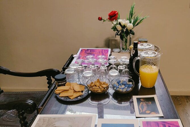 acrylic-painting-workshop-small-group-experience-in-porto