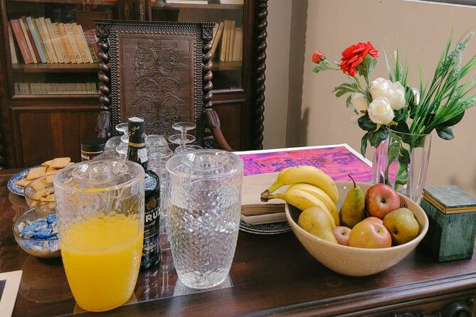 acrylic-painting-workshop-small-group-experience-in-porto