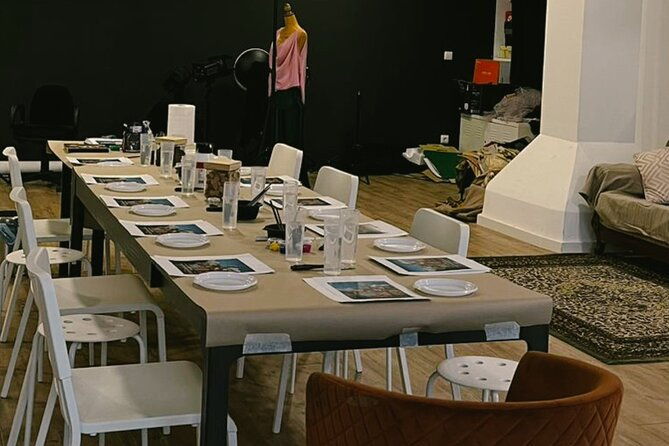 acrylic-painting-workshop-small-group-experience-in-porto