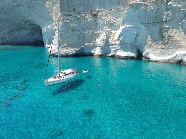 adamantas-milos-sightseeing-sailboat-cruise