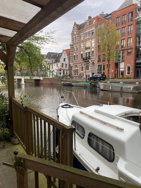 adamboat-cozy-city-centre-cruise