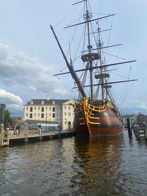 adamboat-cozy-city-centre-cruise