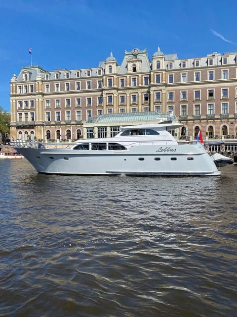 adamboat-cozy-city-centre-cruise