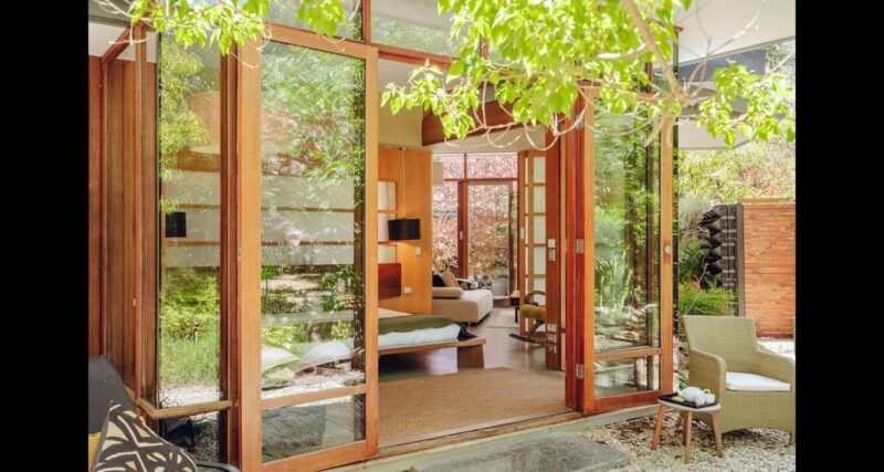 Adelaide Hills: Luxury Villa and Wine Tour Package - Key Points