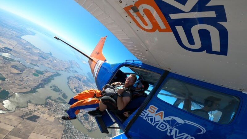 Adelaide: Tandem Skydiving over Lake Alexandrina - The Experience Beyond the Jump
