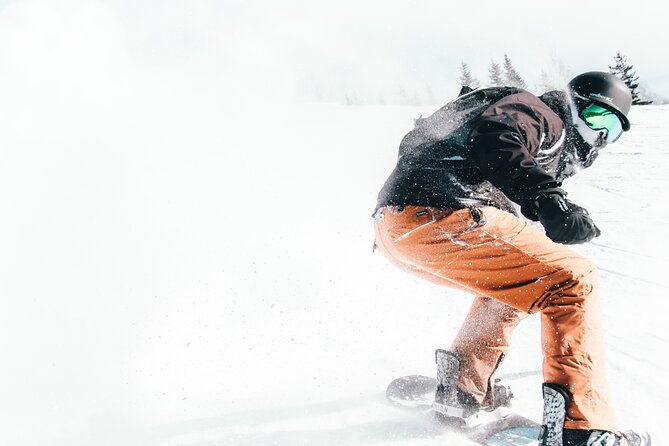 adult-and-youth-snowboard-rental-packages-in-breckenridge