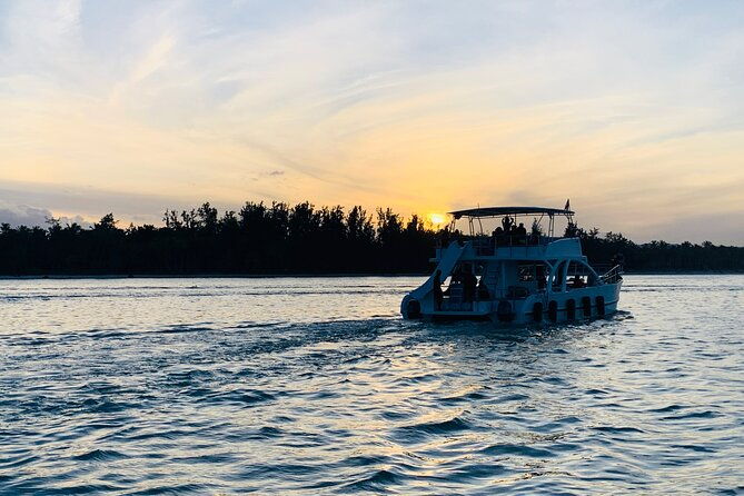 adult-only-party-boat-with-unlimited-drinks-snorkel-sand-bar