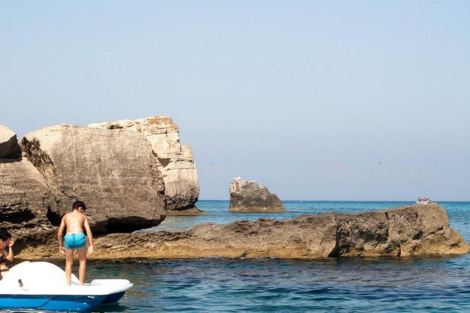 adventure-and-nature-exciting-group-tour-by-dinghy