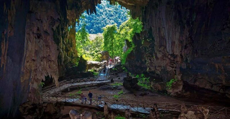 adventure-in-the-dark-owls-cave-and-santa-carmen-expediti