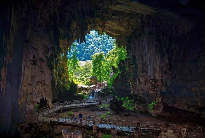 adventure-in-the-dark-owls-cave-and-santa-carmen-expediti
