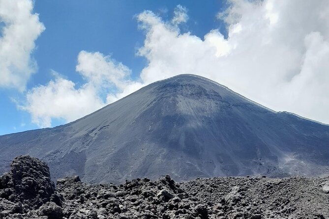 adventure-tour-climbing-the-pacaya-volcano-with-pickup