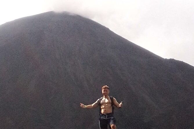 adventure-tour-climbing-the-pacaya-volcano-with-pickup