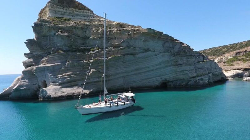 adventurous-boat-tour-to-kleftiko-sykia-caves