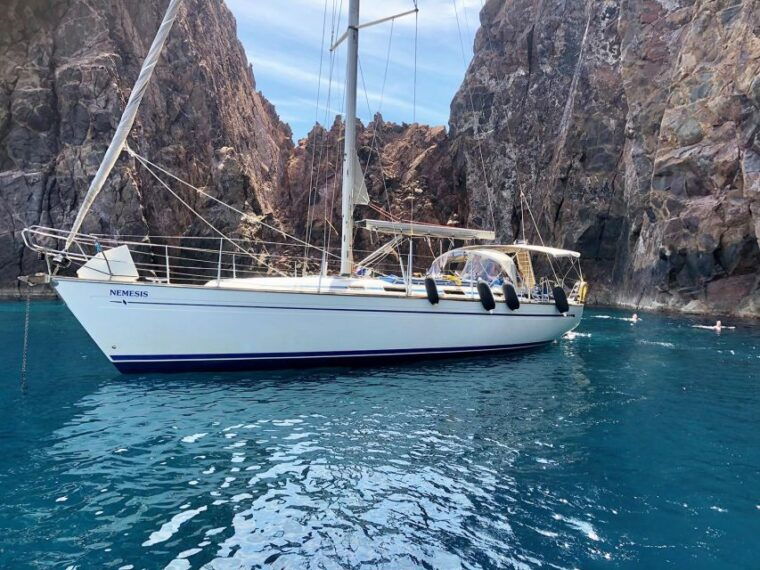 adventurous-boat-tour-to-kleftiko-sykia-caves