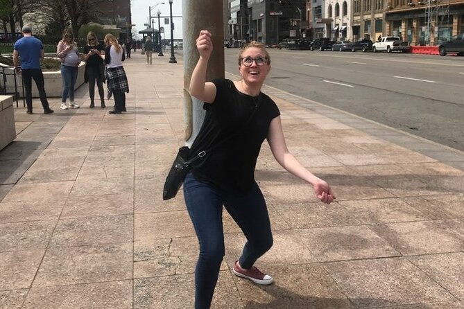 adventurous-scavenger-hunt-in-detroit-by-wacky-walks