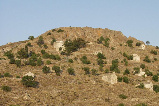 aegina-walking-tour-at-paliachora-mediavil-capital-of-aegina