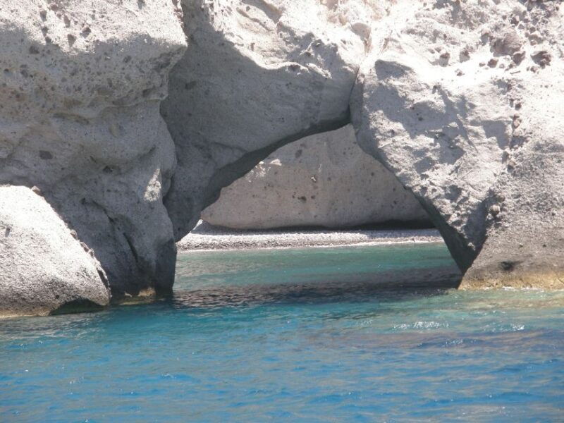 aeolus-motor-yacht-cruise-in-paros