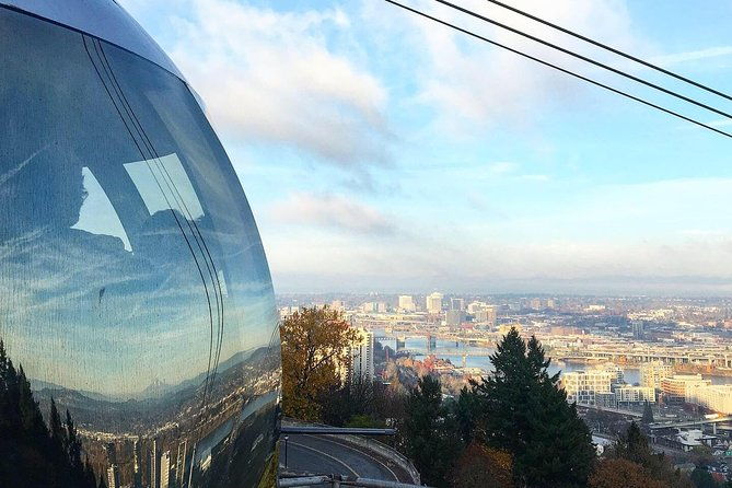 aerial-tram-ride-with-doughnuts-at-sunrise-in-portland-oregon