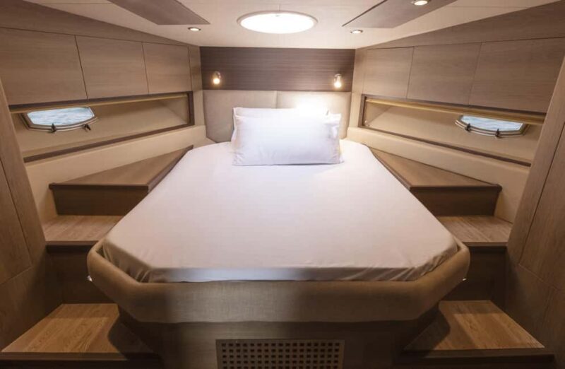 Affordable Yacht Rental Viktoriia from Dubai Marina - Who Will Love Viktoriia Yacht?