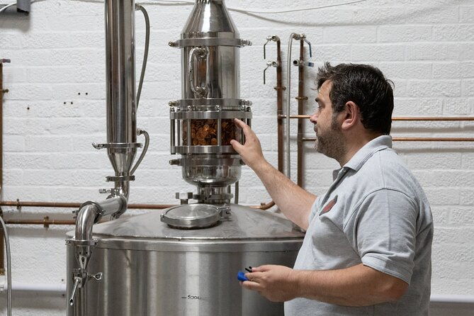 afternoon-distillery-tour-in-newport-3