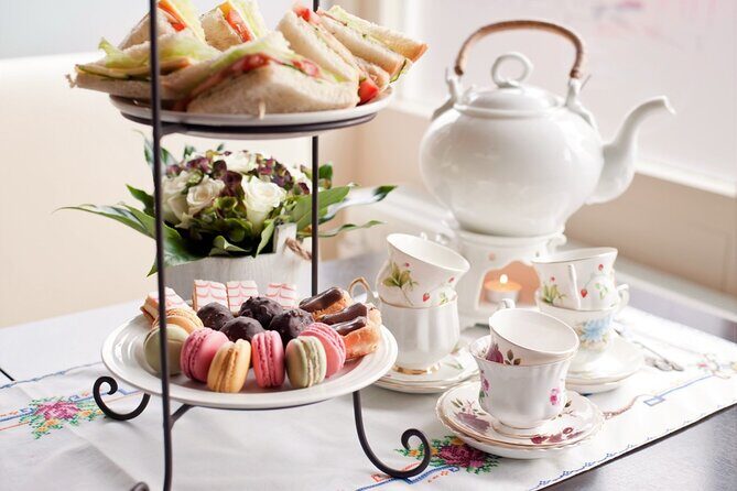 Afternoon High Tea in Burj Al Arab with Transfer - The Interior and Design: An Iconic Setting