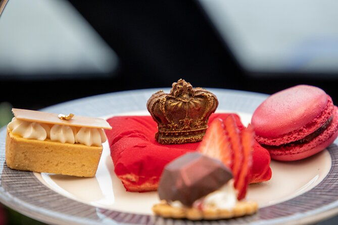 afternoon-tea-river-cruise-on-the-thames