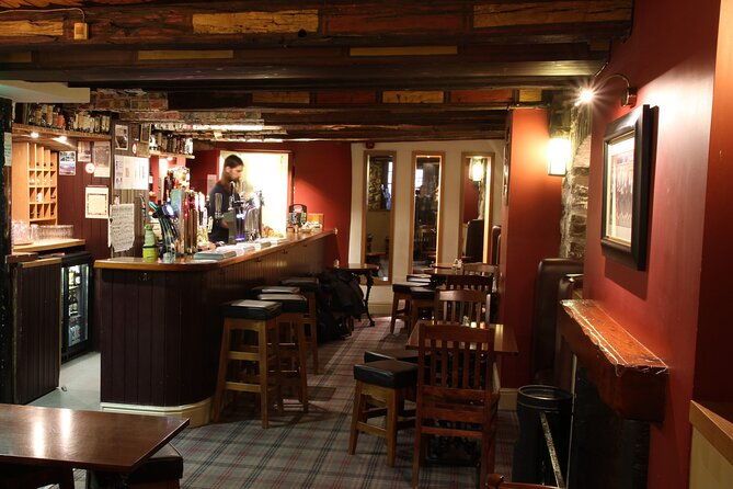 afternoon-whisky-tasting-in-a-traditional-edinburgh-bar