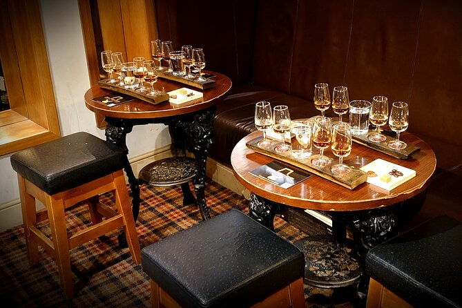 afternoon-whisky-tasting-in-a-traditional-edinburgh-bar