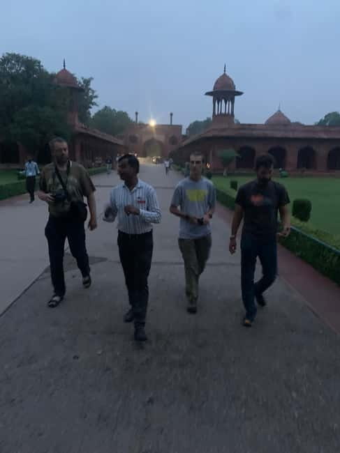 Agra Sightseeing Tour Day Trip With Tuk Tuk & Tour Guide - FAQ