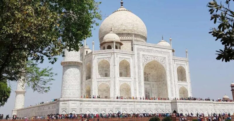 Agra: Taj Mahal Guided Tour with Fast Track Entry - The Experience of Guides and Extras