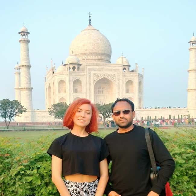 Agra: Taj Mahal Guided Tour with Skip the Line - An In-Depth Look at the Tour