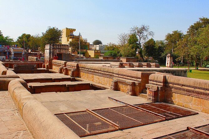 Ahmedabad: Adalaj Stepwell & Religious Tour with transfer - What the Tour Includes and What It Doesn’t