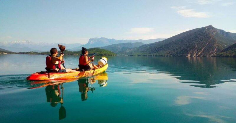 ainsa-3-hour-guided-kayaking-tour-on-lake-mediano