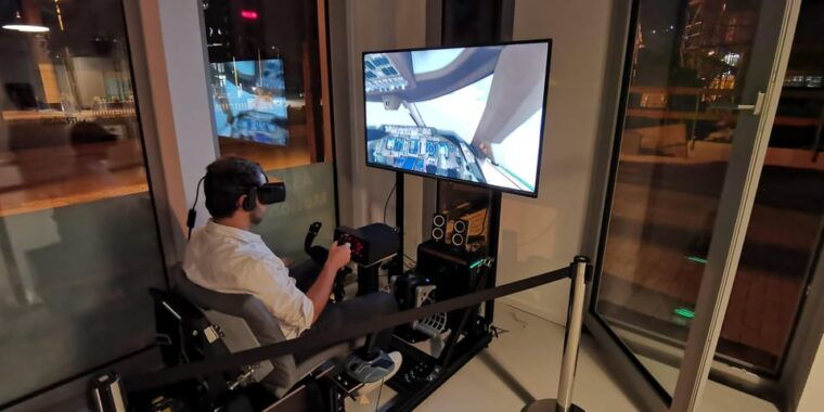 airbus-a320-and-motion-4d-flight-simulator-frankfurt-airport