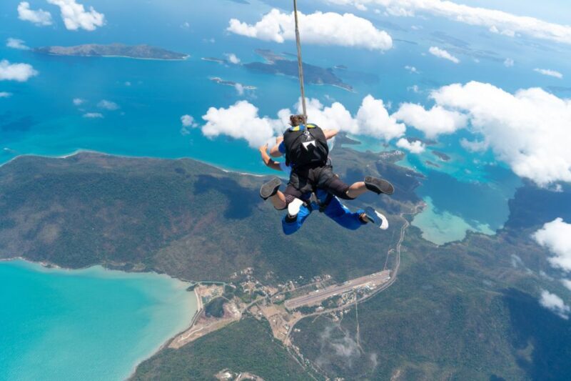 Airlie Beach: Tandem Skydive over the Whitsundays - The Experience of the Jump