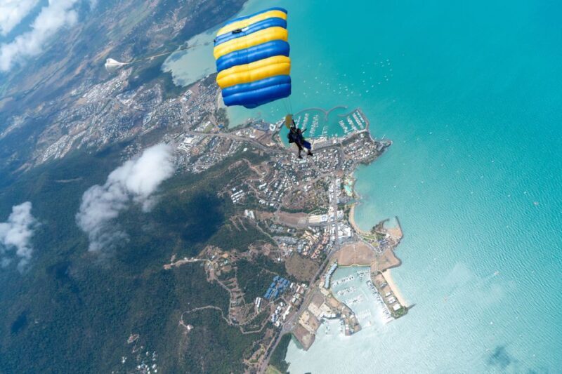 Airlie Beach: Tandem Skydive over the Whitsundays - What the Reviews Say