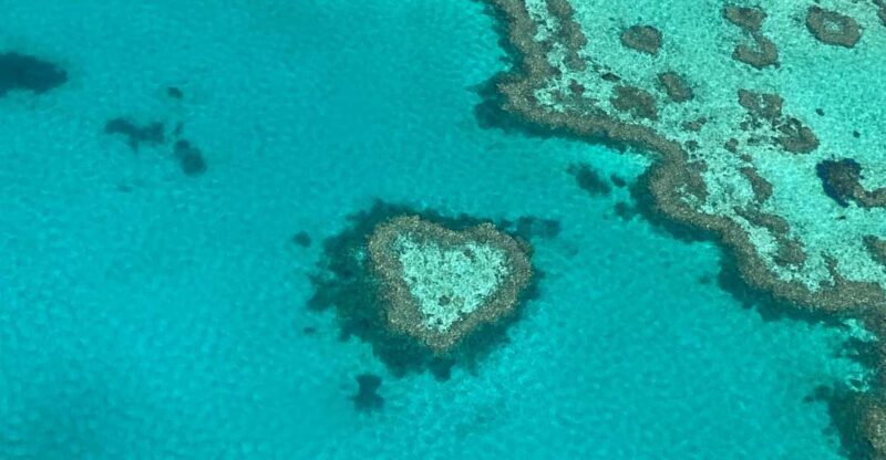 Airlie Beach: Whitsundays & Great Barrier Reef Scenic Flight - Key Points