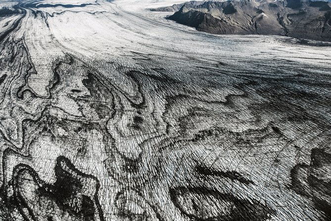 airplane-sightseeing-flight-over-laki-craters-and-highland