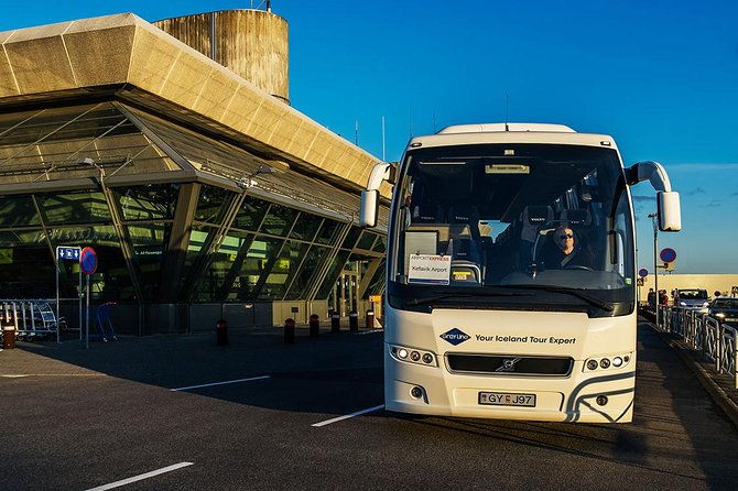 airport-express-shared-departure-transfer-from-reykjavik-hotels-to-keflavik-airport-2
