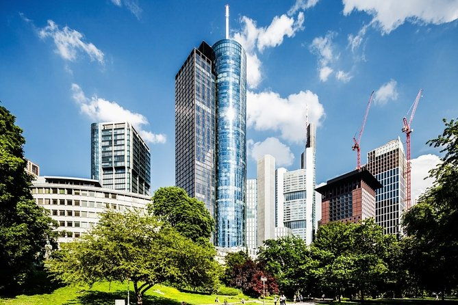 airport-transfer-airport-fra-to-frankfurt-by-luxury-van