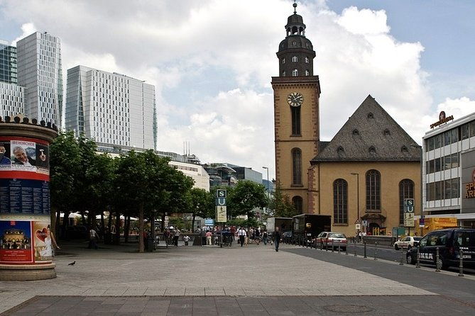 airport-transfer-airport-fra-to-frankfurt-by-luxury-van