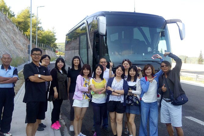 airport-transfer-in-athens-up-to-14-in-a-luxurious-minibus