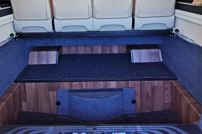 airport-transfer-in-athens-up-to-14-in-a-luxurious-minibus