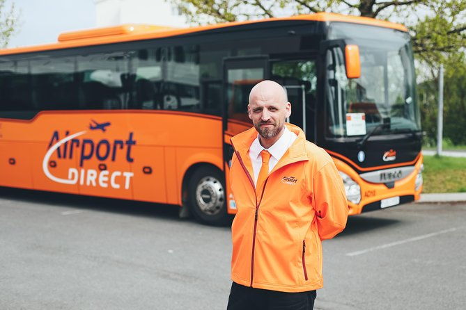 airport-transfer-in-iceland-from-keflavik-airport-to-reykjavik-city-with-hotel-drop-off